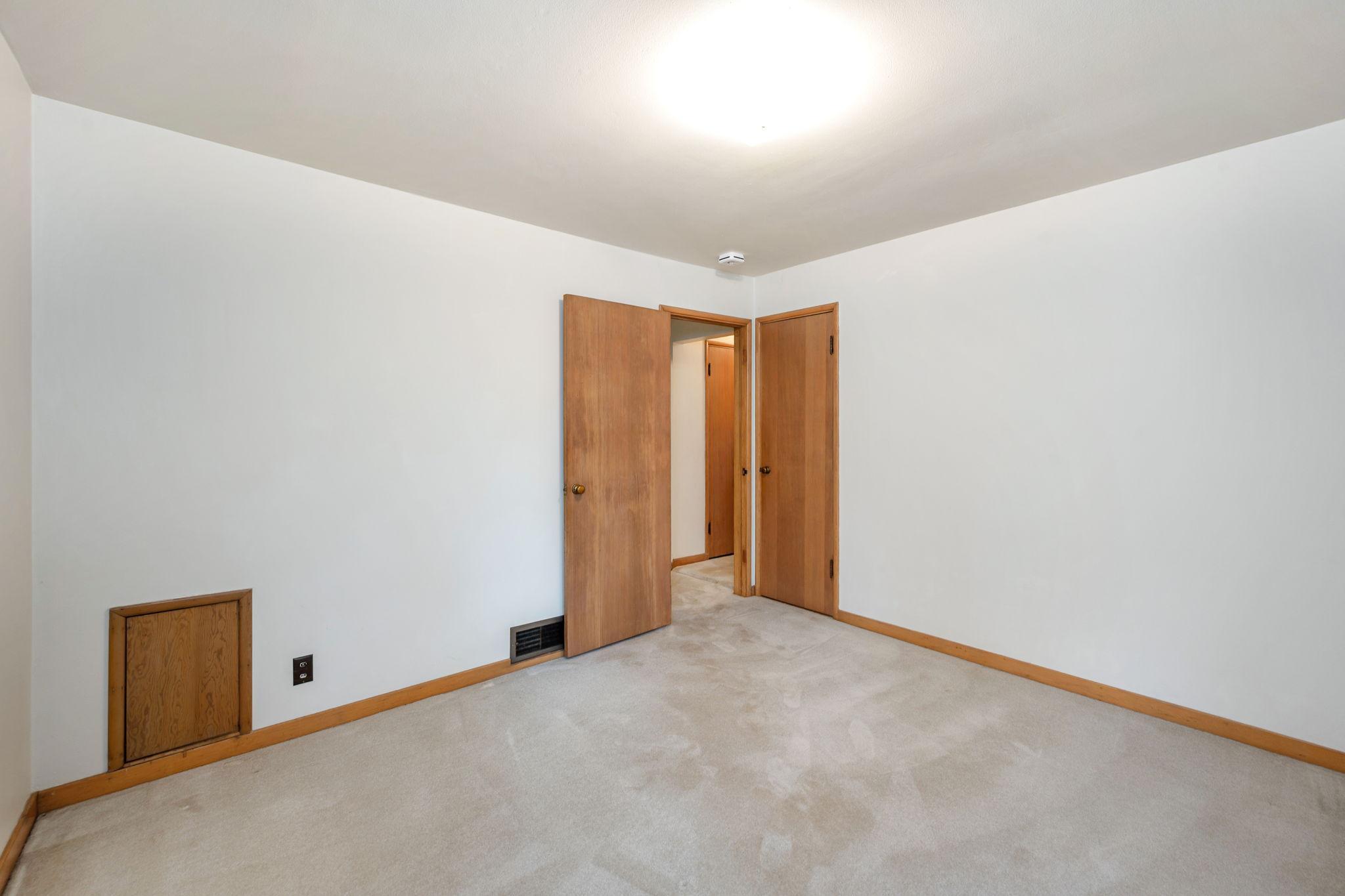 120 W 9th St Fairmont MN-19.jpg