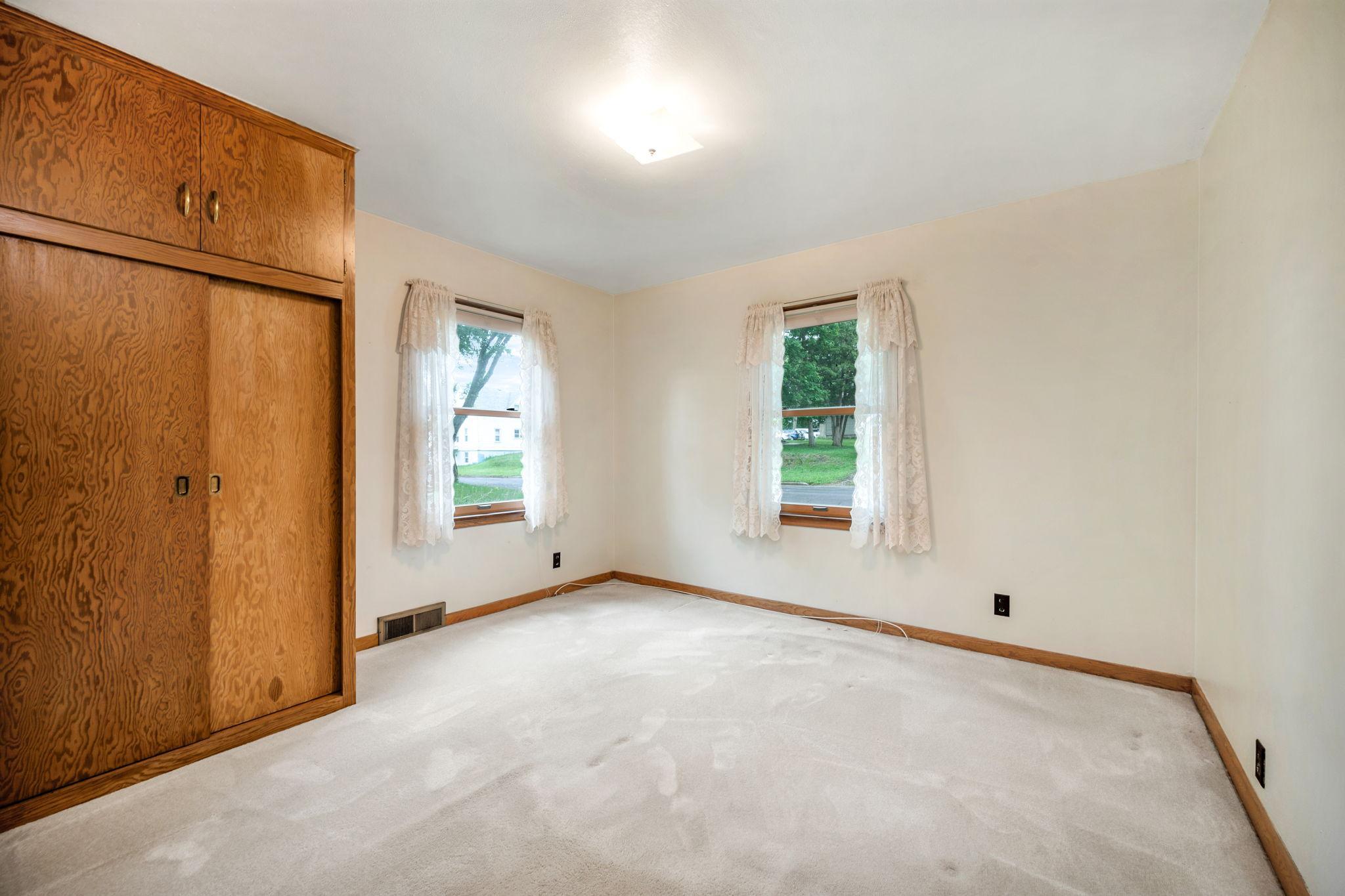 120 W 9th St Fairmont MN-21.jpg