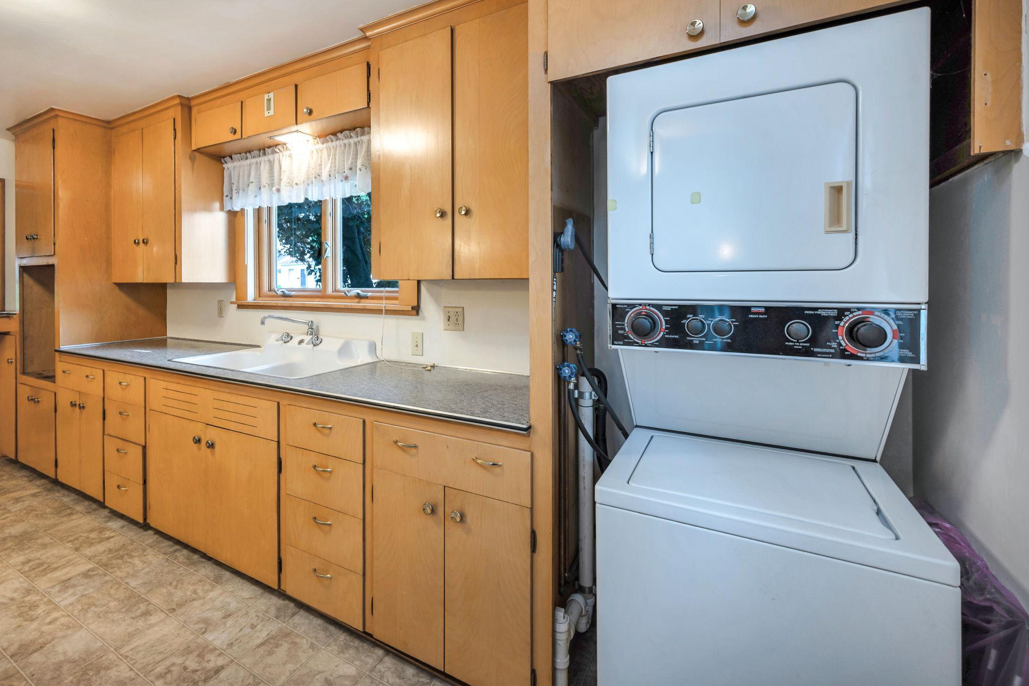 120 W 9th St Fairmont MN-17.jpg