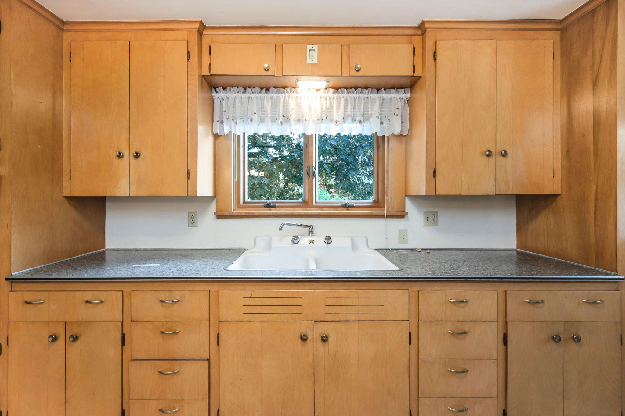 120 W 9th St Fairmont MN-15.jpg