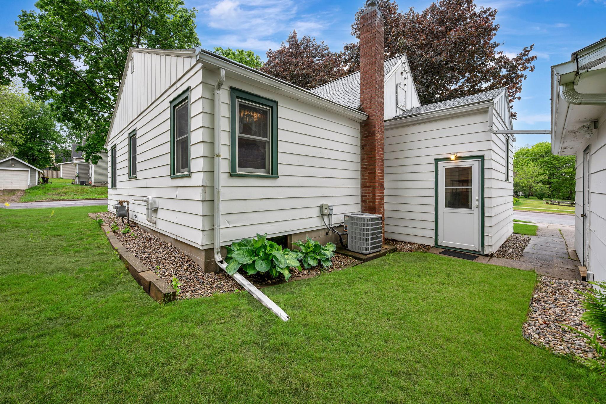 120 W 9th St Fairmont MN-7.jpg