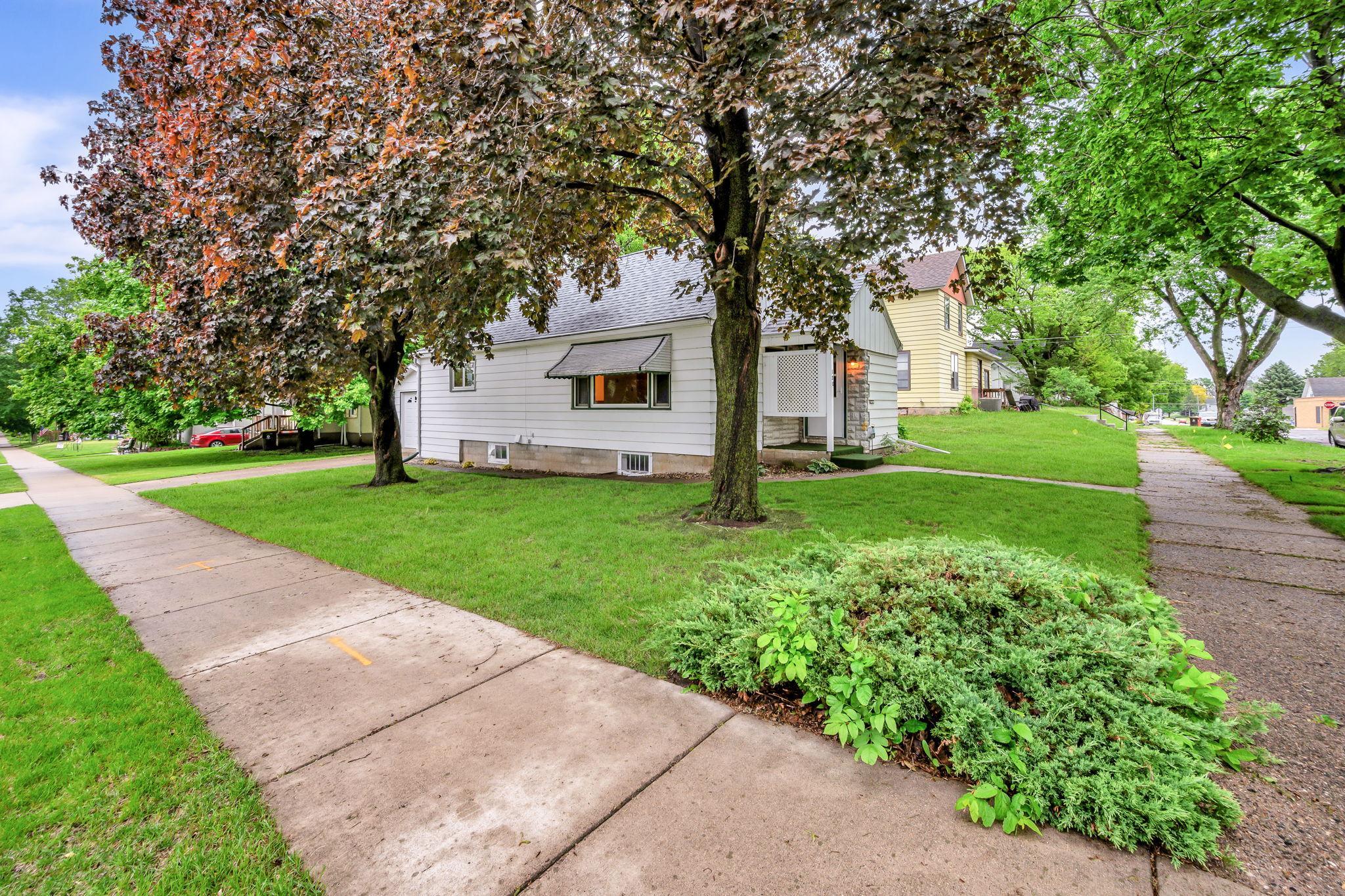 120 W 9th St Fairmont MN-4.jpg