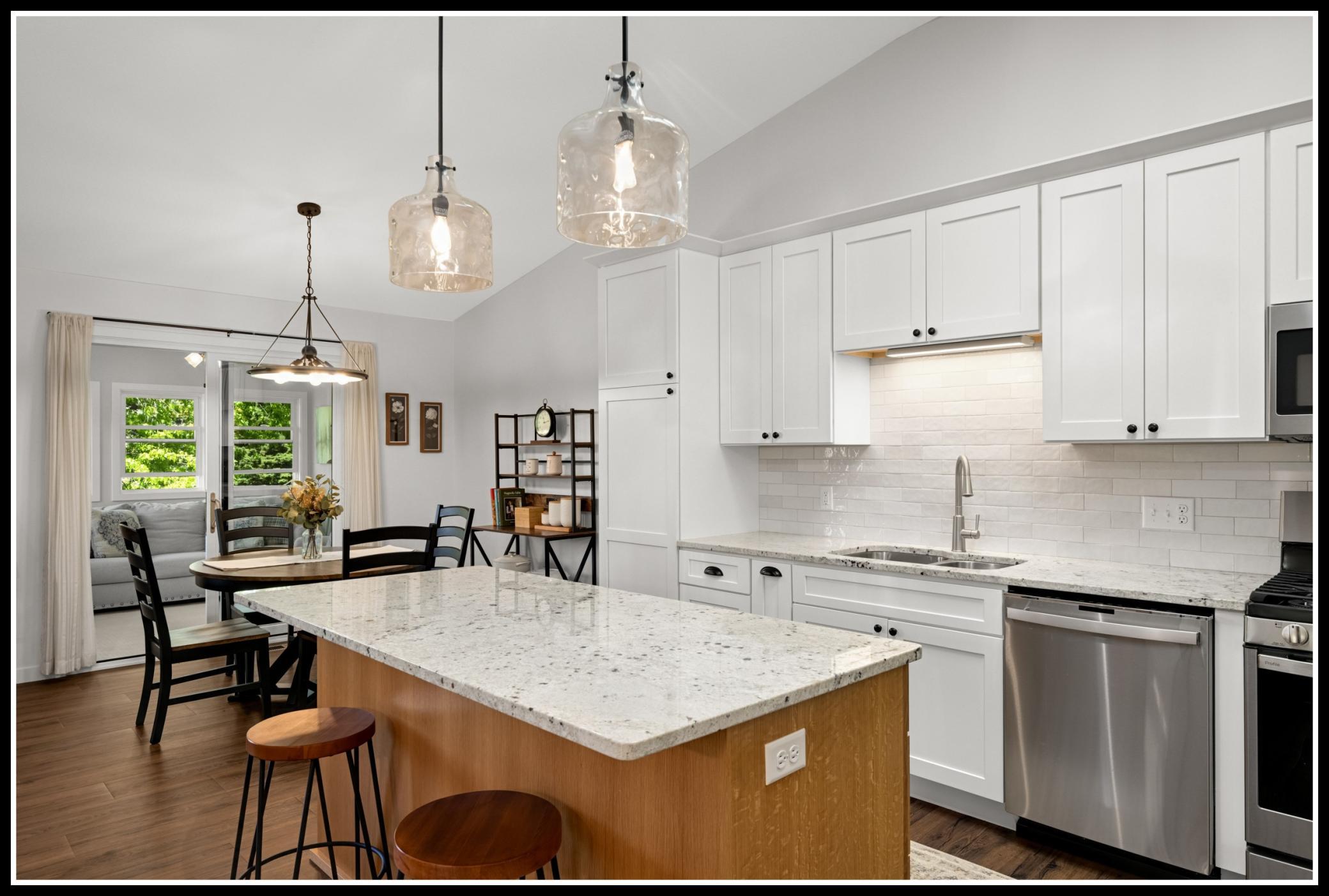 Extra seating, serving and prep space at the kitchen island