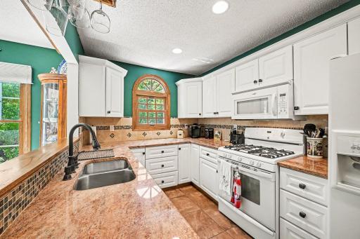 1644 Rose Hill Circle, Saint Paul, MN 55108