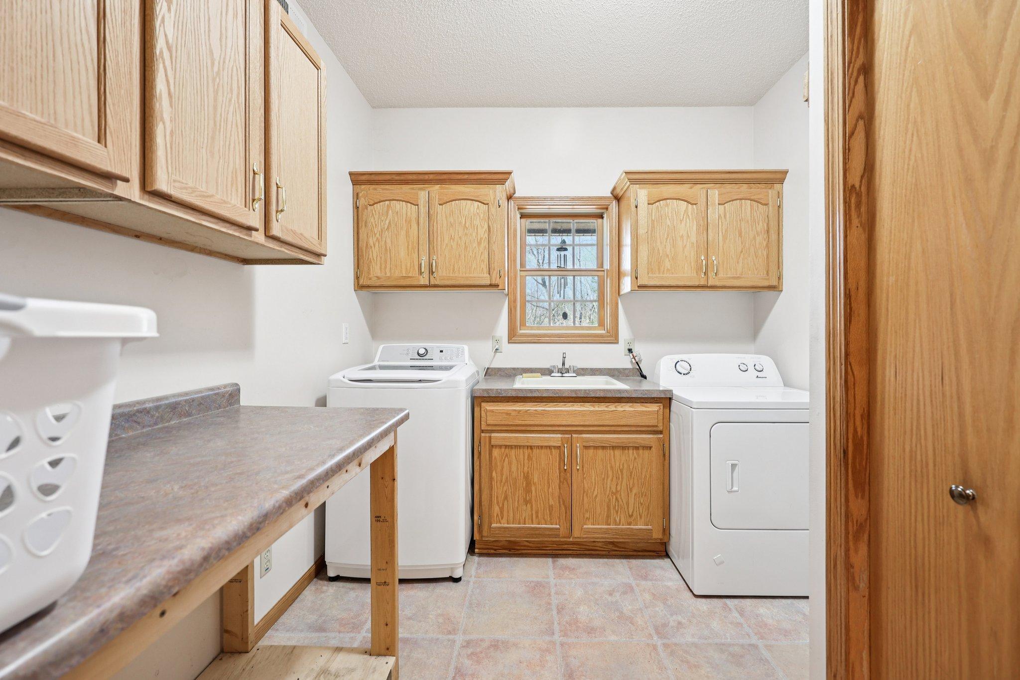 42-web-or-mls-Pleasant Valley Rd-S0804-042.jpg