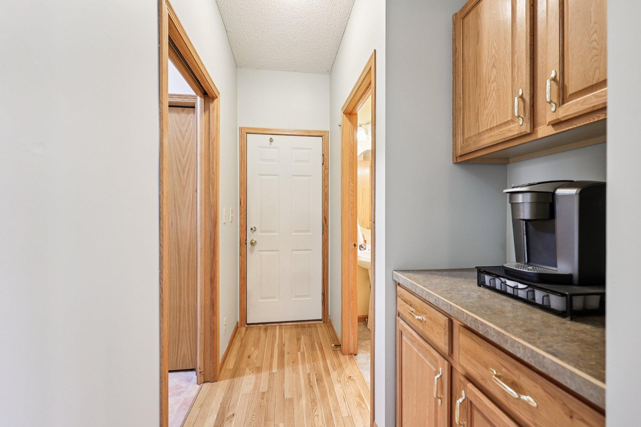40-web-or-mls-Pleasant Valley Rd-S0804-040.jpg