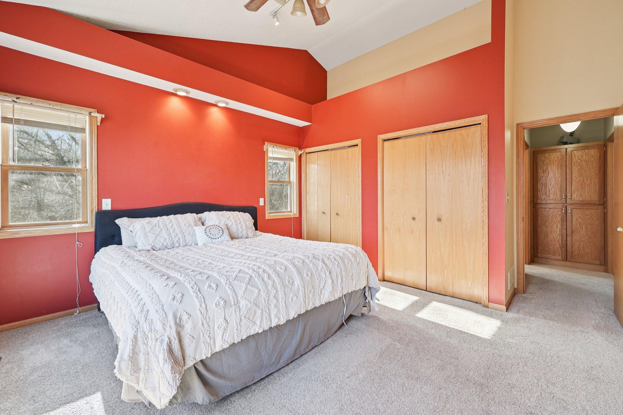 38-web-or-mls-Pleasant Valley Rd-S0804-038.jpg