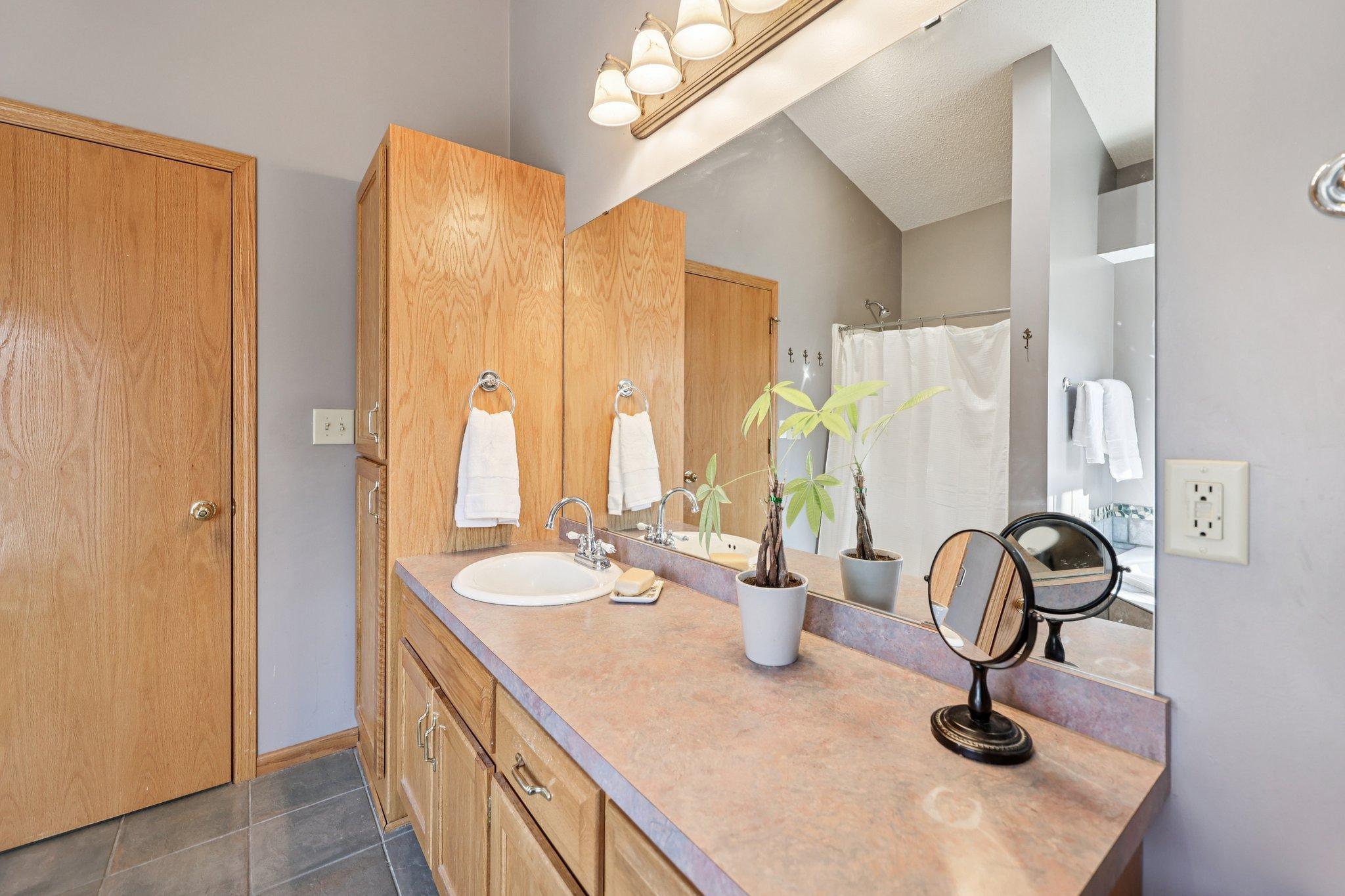 36-web-or-mls-Pleasant Valley Rd-S0804-036.jpg