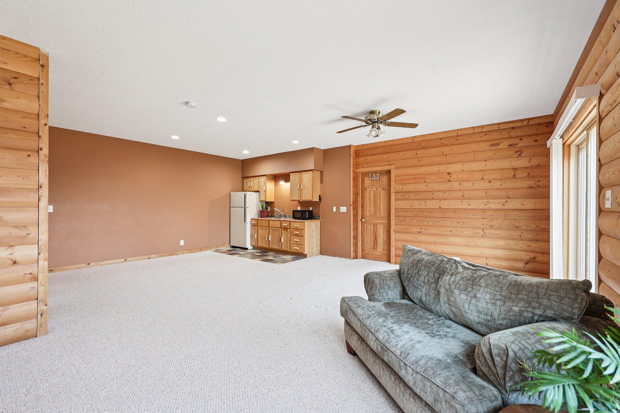 30-web-or-mls-Pleasant Valley Rd-S0804-030.jpg