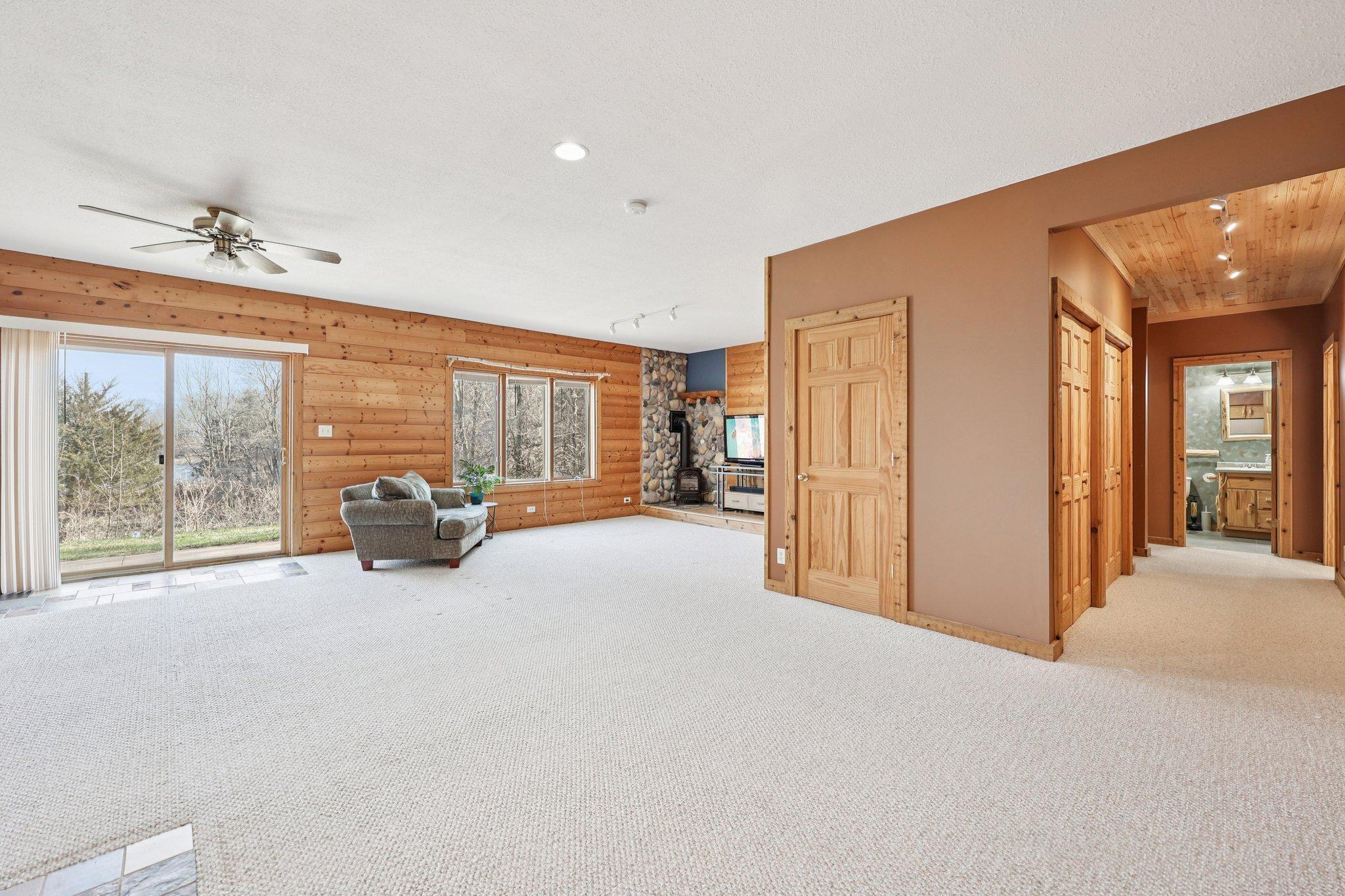27-web-or-mls-Pleasant Valley Rd-S0804-027.jpg