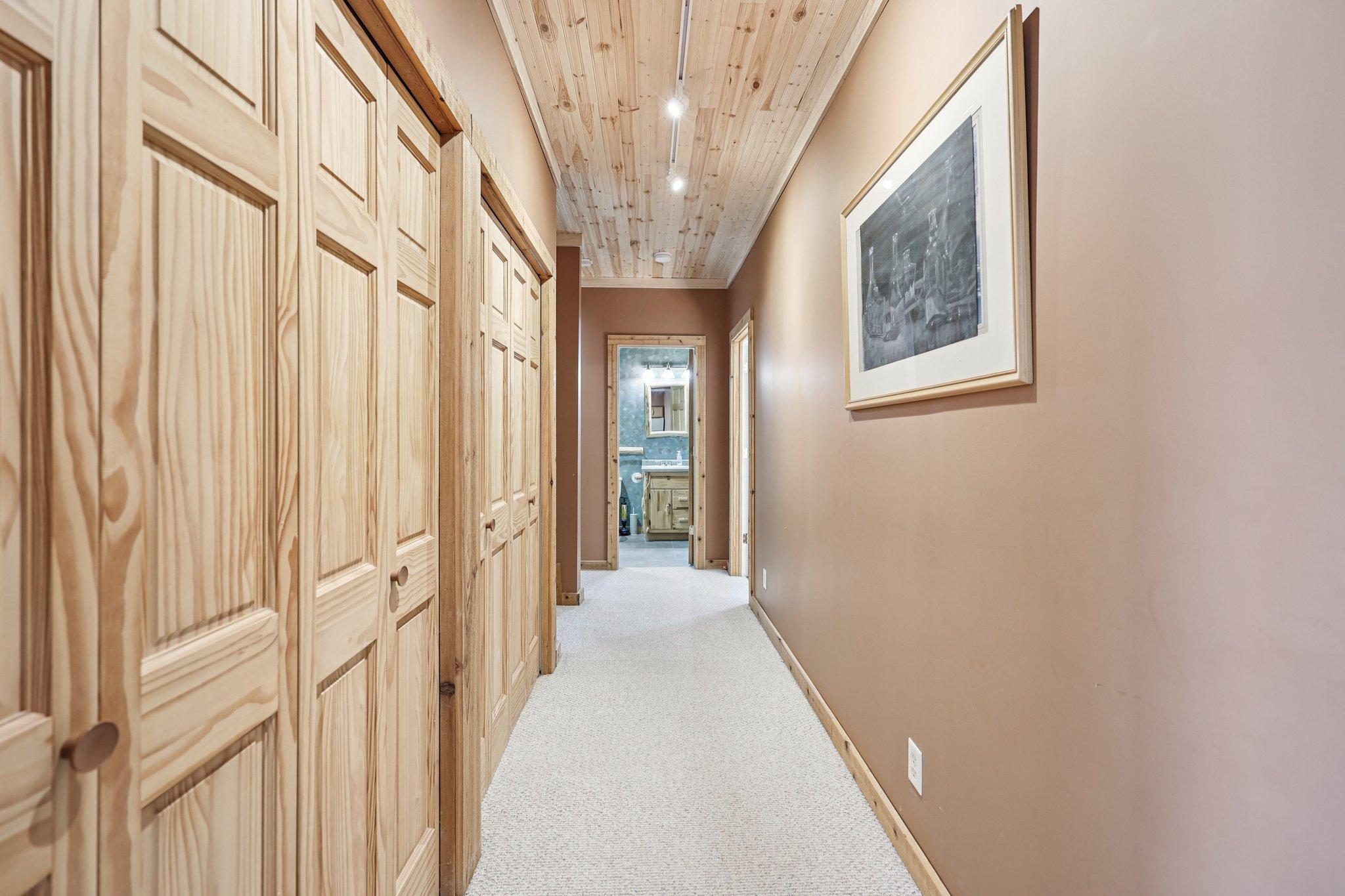 25-web-or-mls-Pleasant Valley Rd-S0804-025.jpg