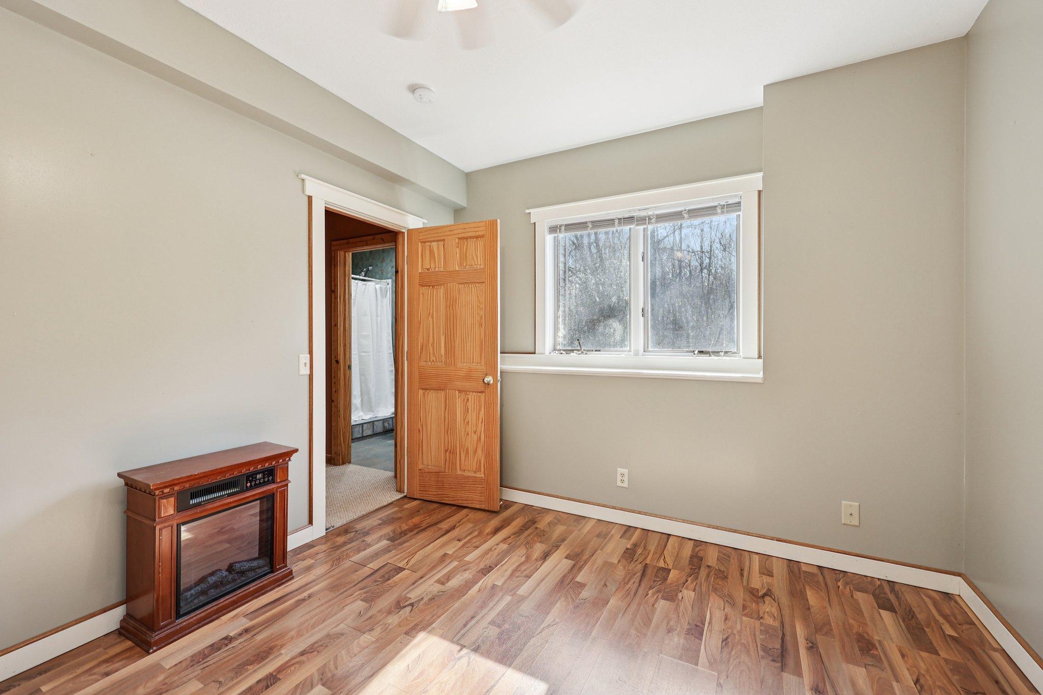 19-web-or-mls-Pleasant Valley Rd-S0804-019.jpg