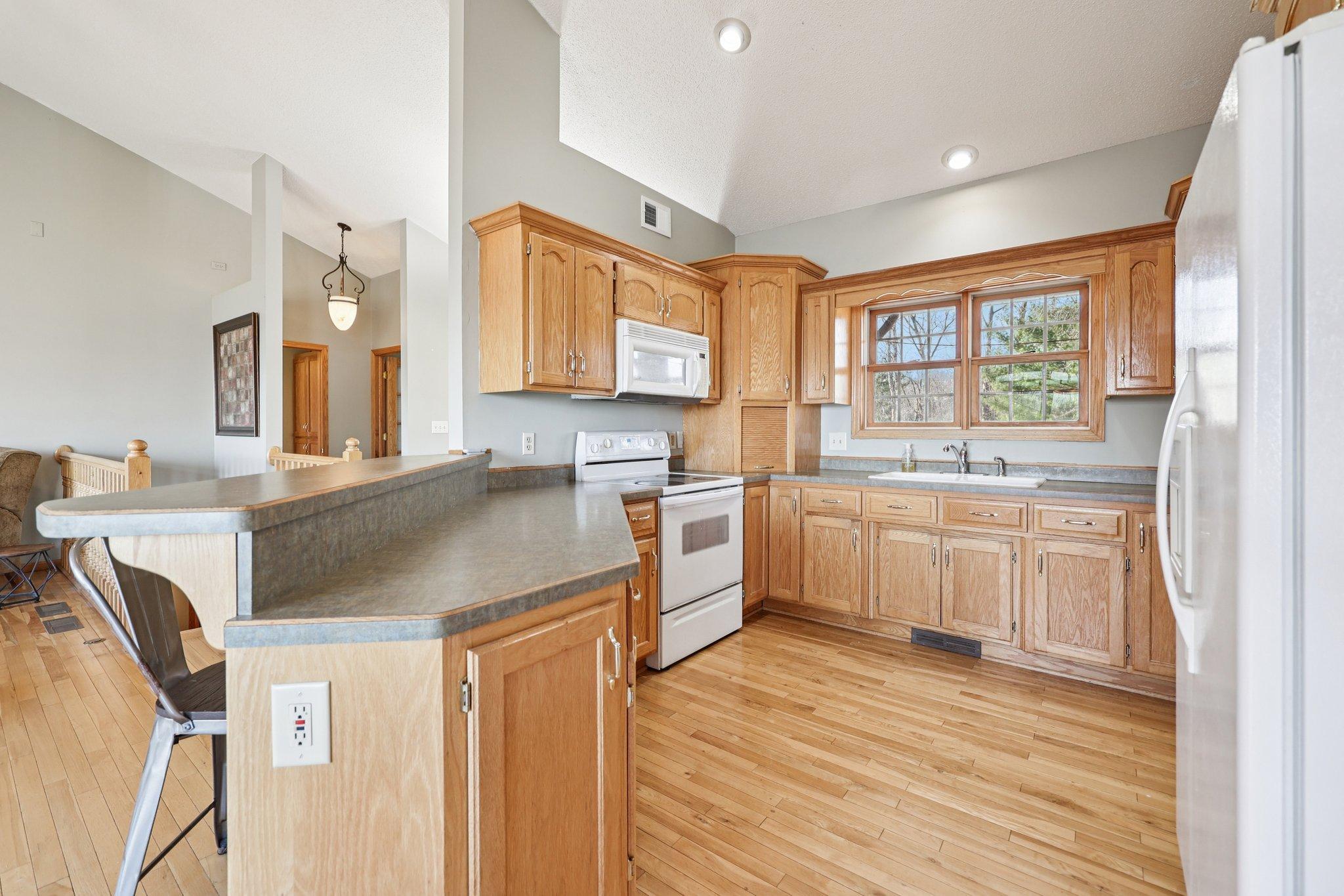 15-web-or-mls-Pleasant Valley Rd-S0804-015.jpg