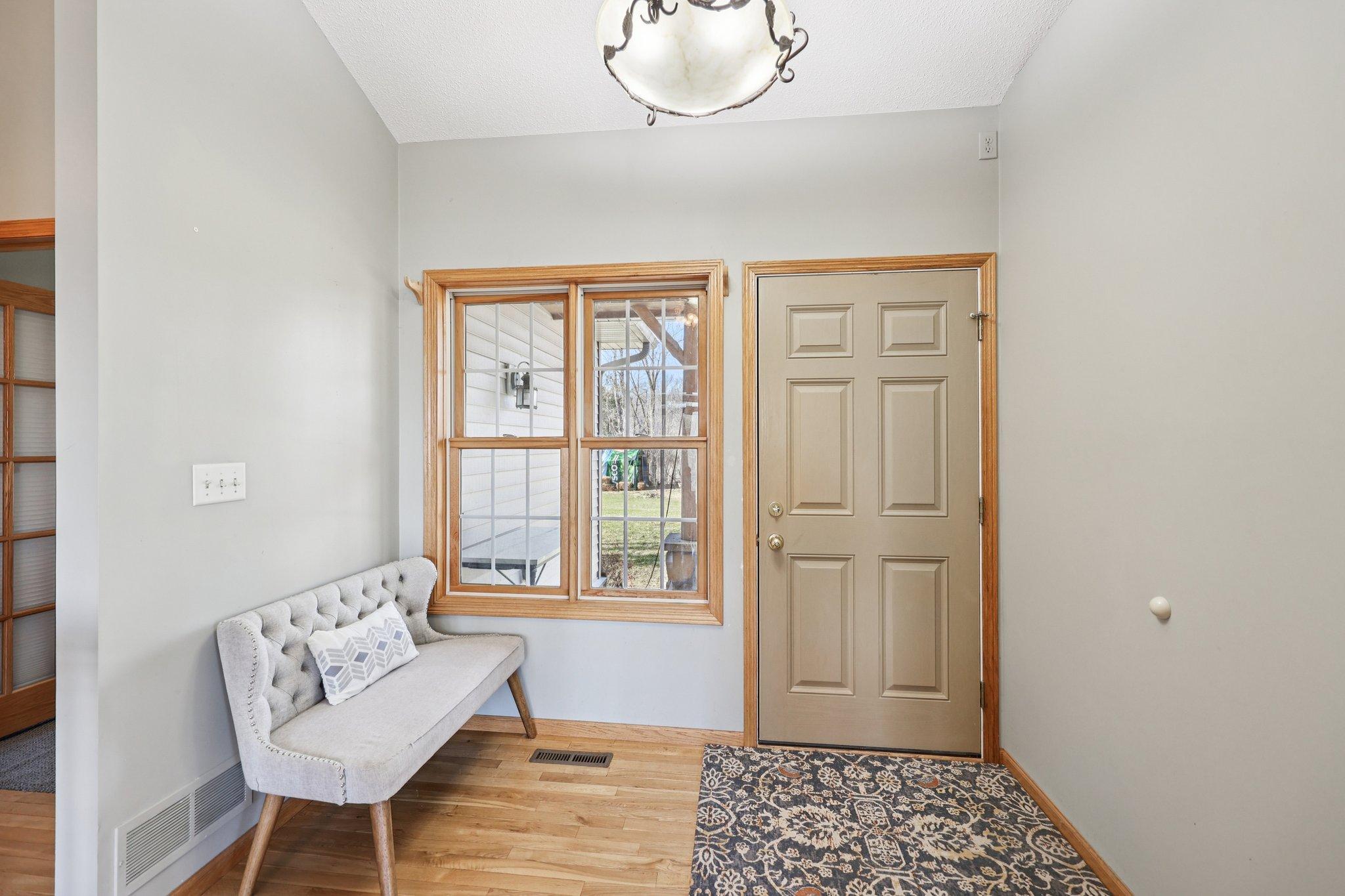 6-web-or-mls-Pleasant Valley Rd-S0804-006.jpg