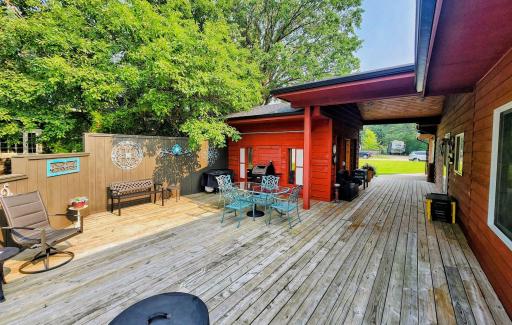 Huge deck for entertaining