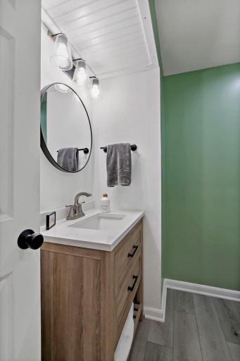 39-web-or-mls-2753 Delaware Ave, North Saint Paul, MN20260508_0040.jpg