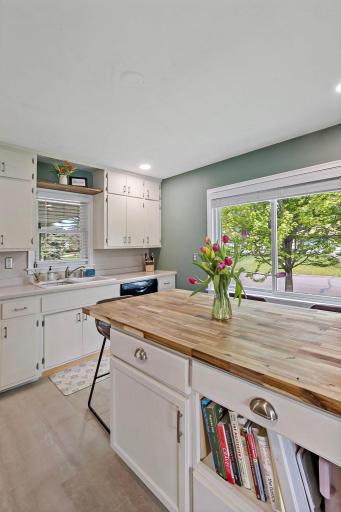 36-web-or-mls-2753 Delaware Ave, North Saint Paul, MN20260508_0037.jpg