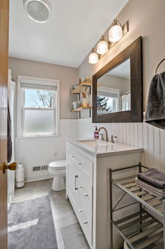 34-web-or-mls-2753 Delaware Ave, North Saint Paul, MN20260508_0035.jpg