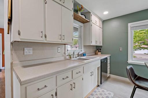 21-web-or-mls-2753 Delaware Ave, North Saint Paul, MN20260508_0022.jpg
