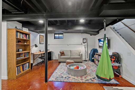 40-web-or-mls-2753 Delaware Ave, North Saint Paul, MN20260508_0041.jpg