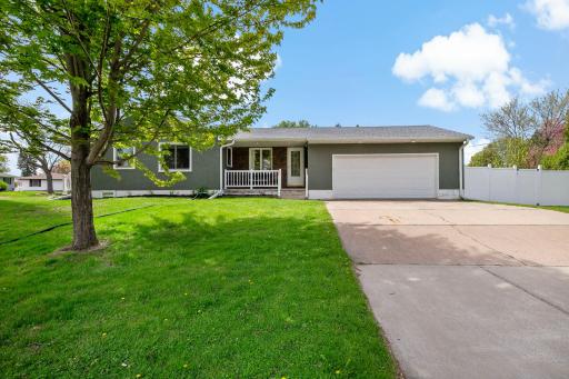 6-web-or-mls-2753 Delaware Ave, North Saint Paul, MN20260508_0007.jpg