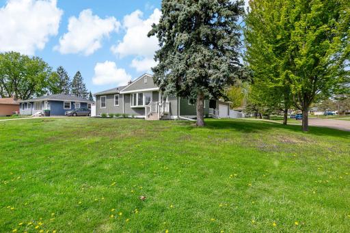 4-web-or-mls-2753 Delaware Ave, North Saint Paul, MN20260508_0005.jpg