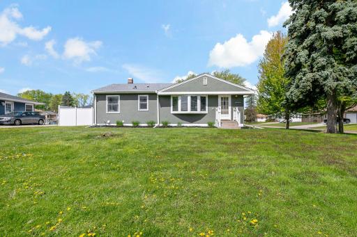 2-web-or-mls-2753 Delaware Ave, North Saint Paul, MN20260508_0003.jpg