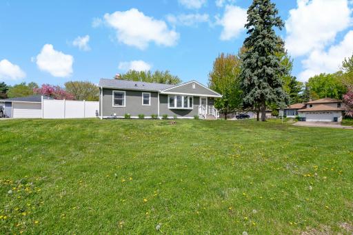 3-web-or-mls-2753 Delaware Ave, North Saint Paul, MN20260508_0004.jpg