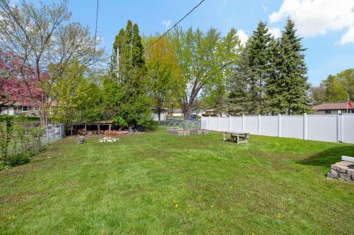 7-web-or-mls-2753 Delaware Ave, North Saint Paul, MN20260508_0008.jpg