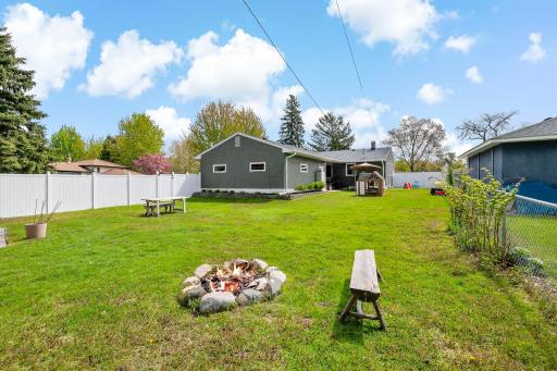 9-web-or-mls-2753 Delaware Ave, North Saint Paul, MN20260508_0010.jpg