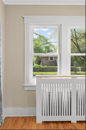 What a great neighborhood so close to Willow Reserve with oodles of nature to see! Original Hardwood floors add to the charm of this great bungalow!