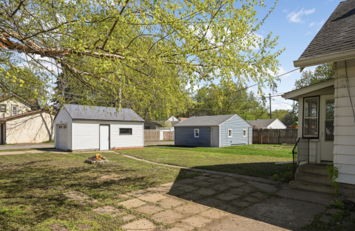 You have a wonderful secures ingle car garage located on the alley. Garbage gets picked up right there!