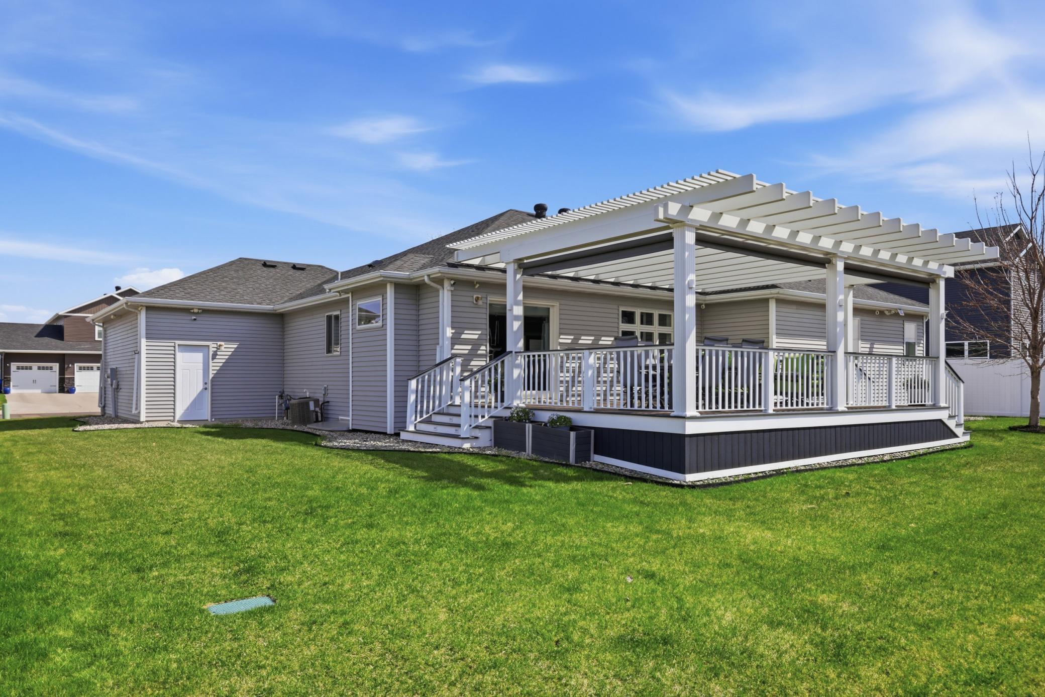 Deck/pergola