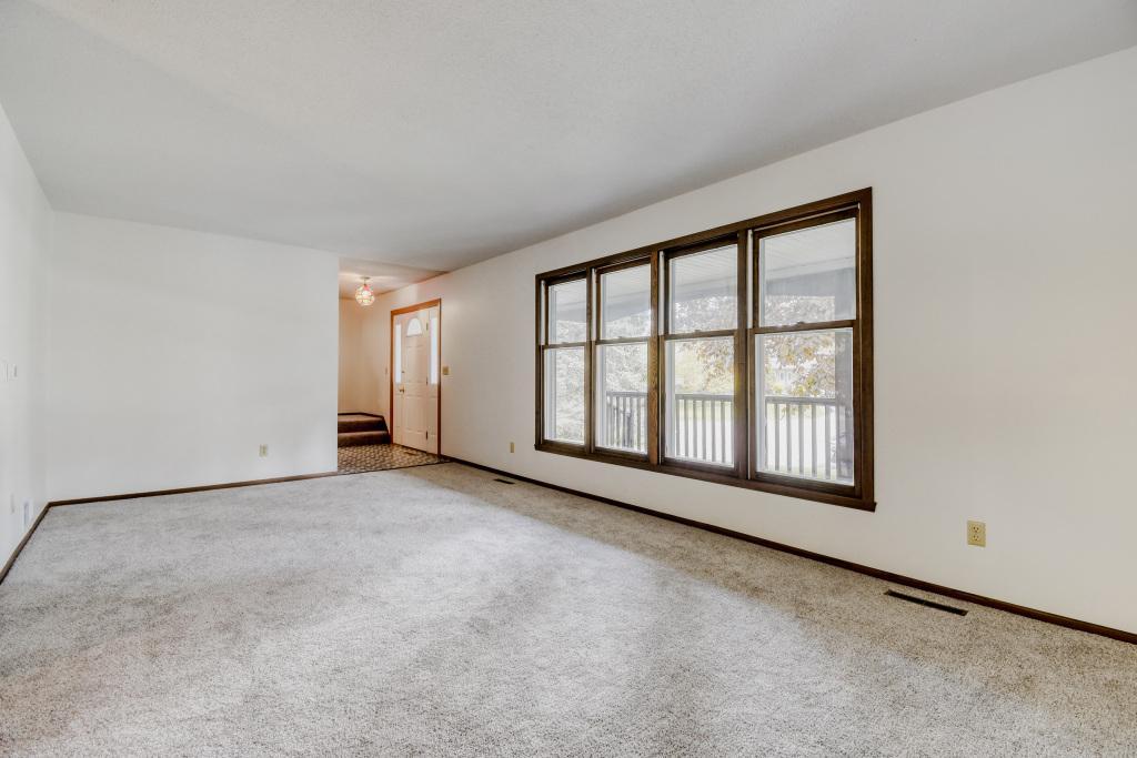 1754 Evergreen Bay - MLS Sized - 012 - 06 Living Room.jpg