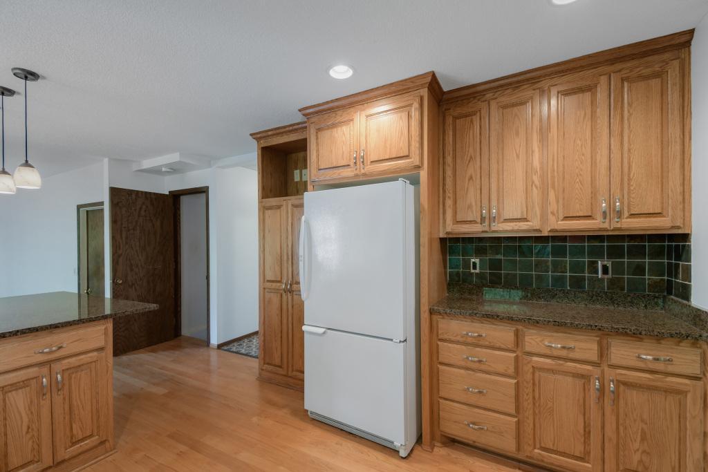 1754 Evergreen Bay - MLS Sized - 019 - 11 Kitchen.jpg