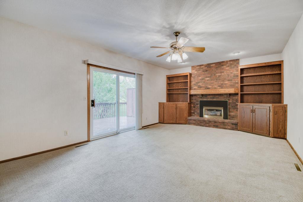 1754 Evergreen Bay - MLS Sized - 016 - 08 Living Room.jpg
