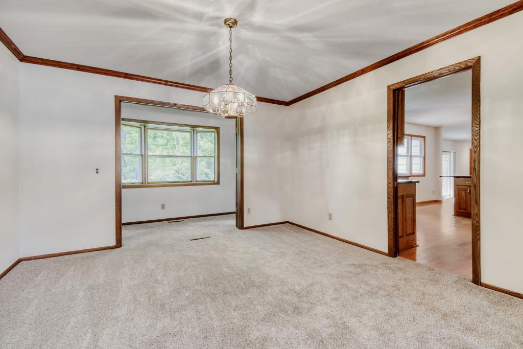 1754 Evergreen Bay - MLS Sized - 023 - 15 Breakfast Area.jpg