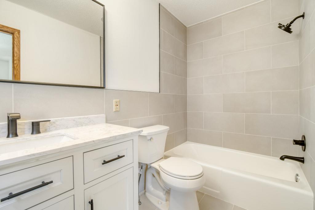 1754 Evergreen Bay - MLS Sized - 018 - 10 Bathroom.jpg