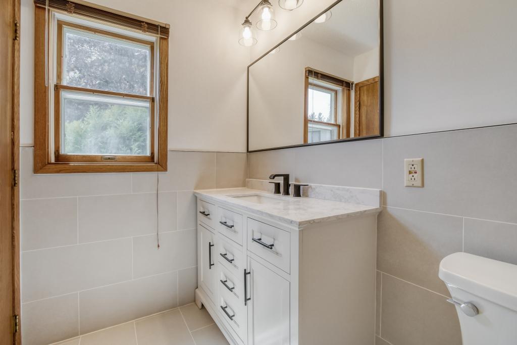 1754 Evergreen Bay - MLS Sized - 019 - 11 Bathroom.jpg