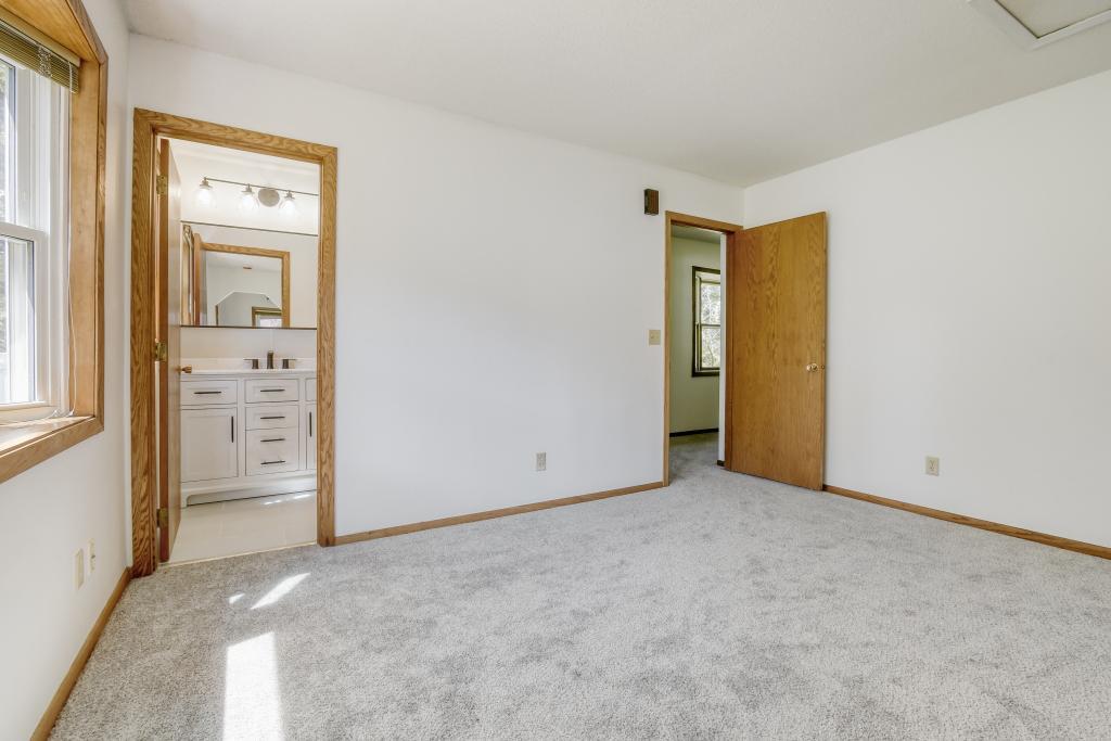 1754 Evergreen Bay - MLS Sized - 014 - 06 Bedroom.jpg