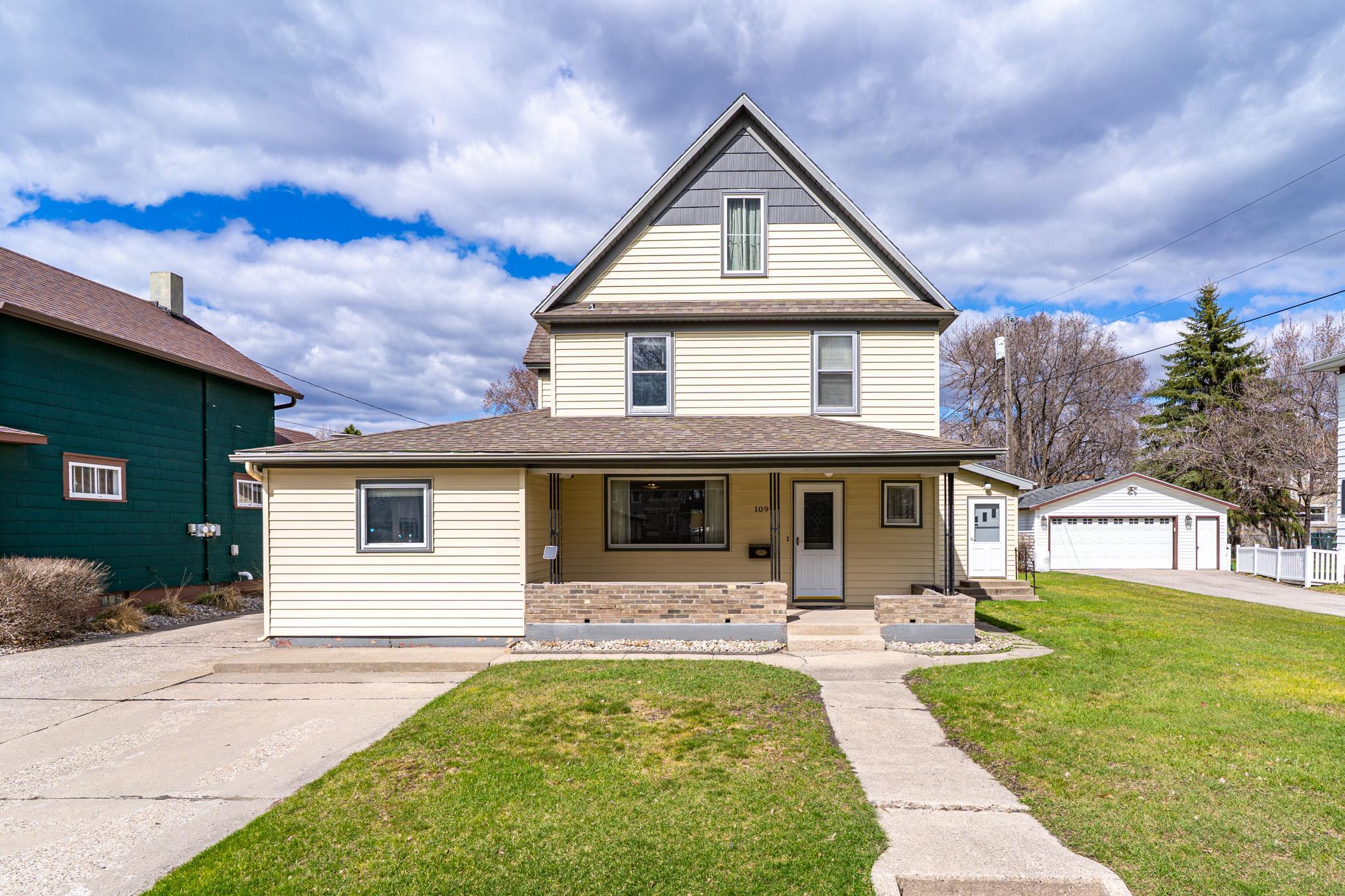 109 E 8th Street, Crookston, MN 56716