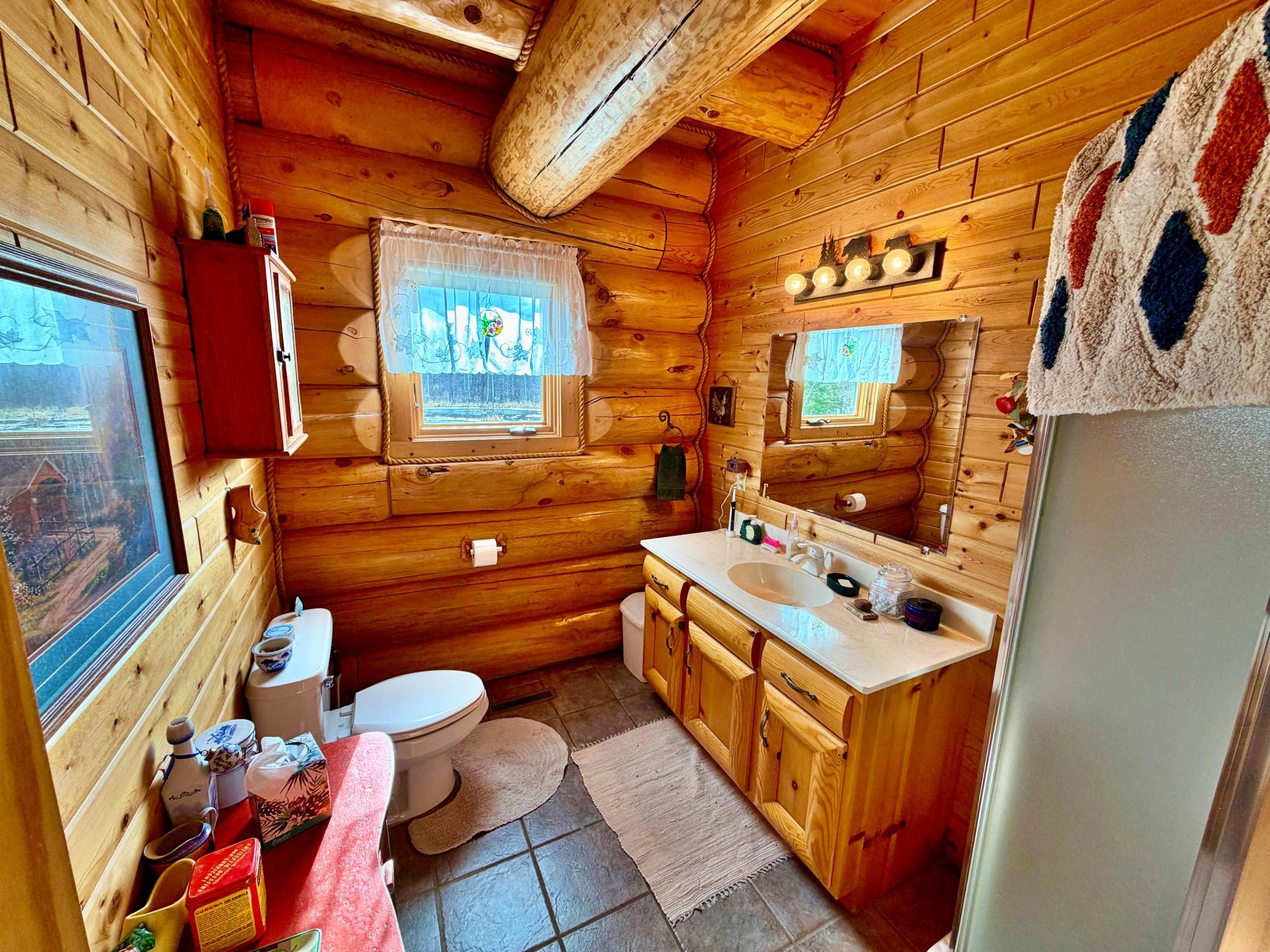 Bathroom 3:4 Main floor .jpg