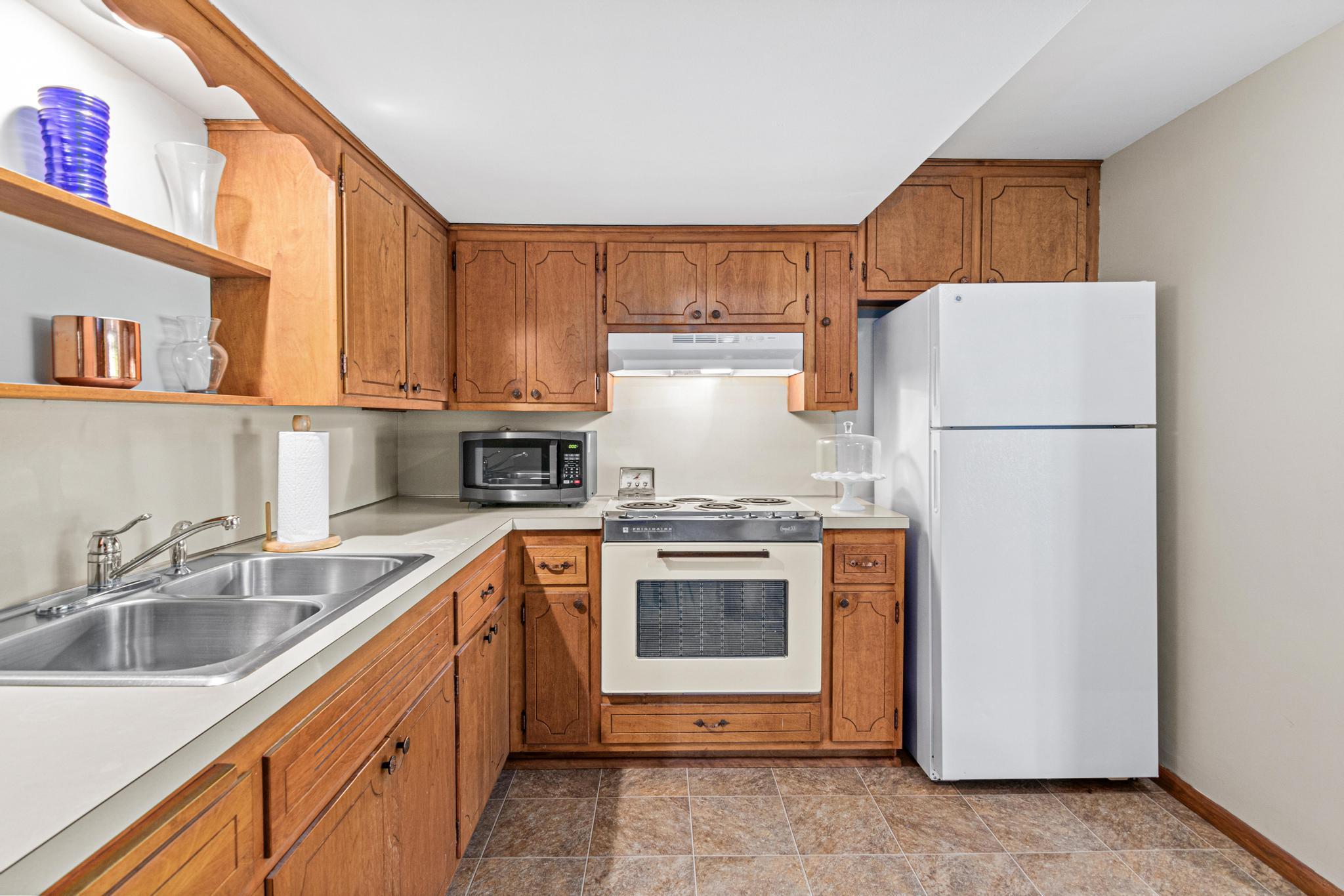 4230 Maple Ln, Minnetonka-6.jpg