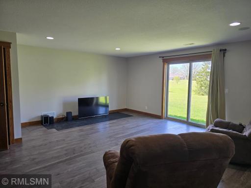 38270 Everett Avenue, North Branch, MN 55056