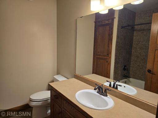 38270 Everett Avenue, North Branch, MN 55056