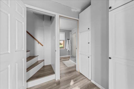 Entry to the upstairs level, leading to additional 3 bedrooms and full bath.jpg
