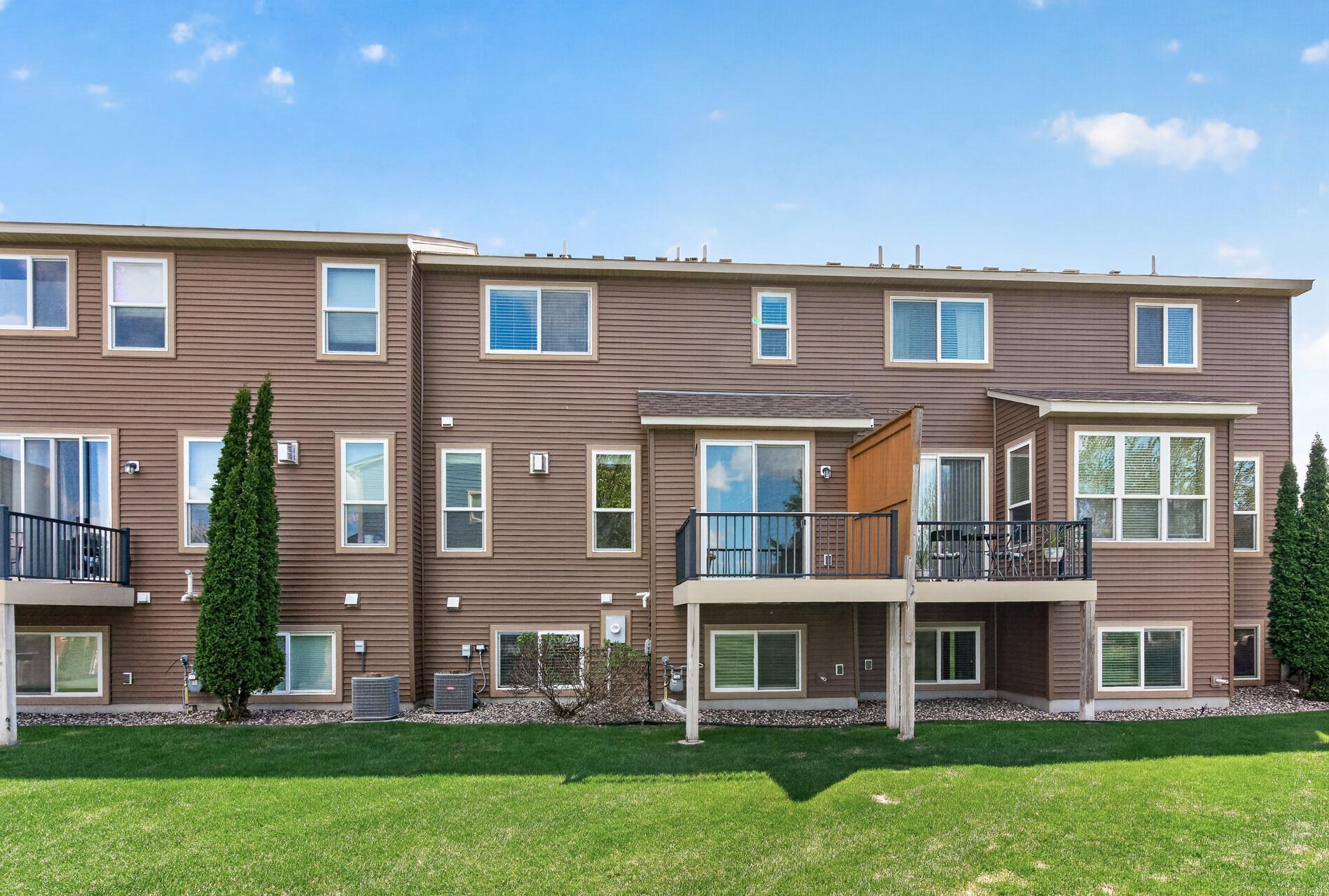 29_3201_Countryside_Court_Unit_B29_mls.jpg