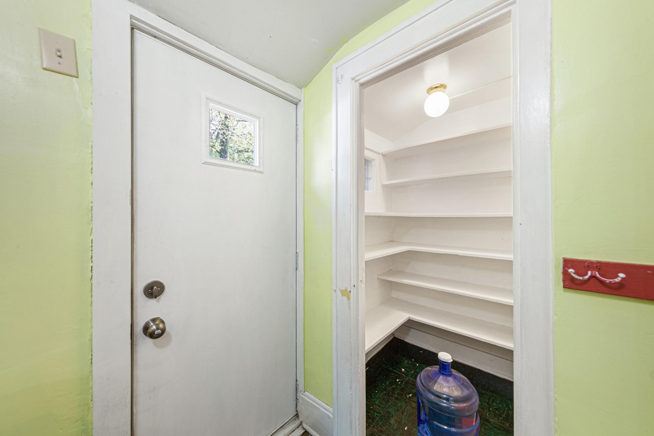 22 pantry_back entry.jpg