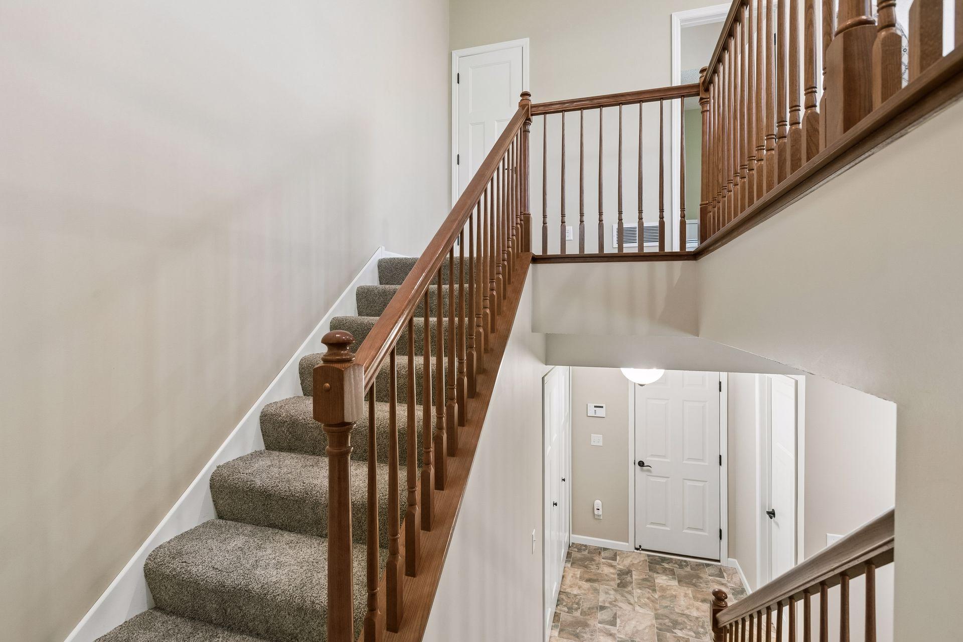 Stairs:Entry:Garage.jpg