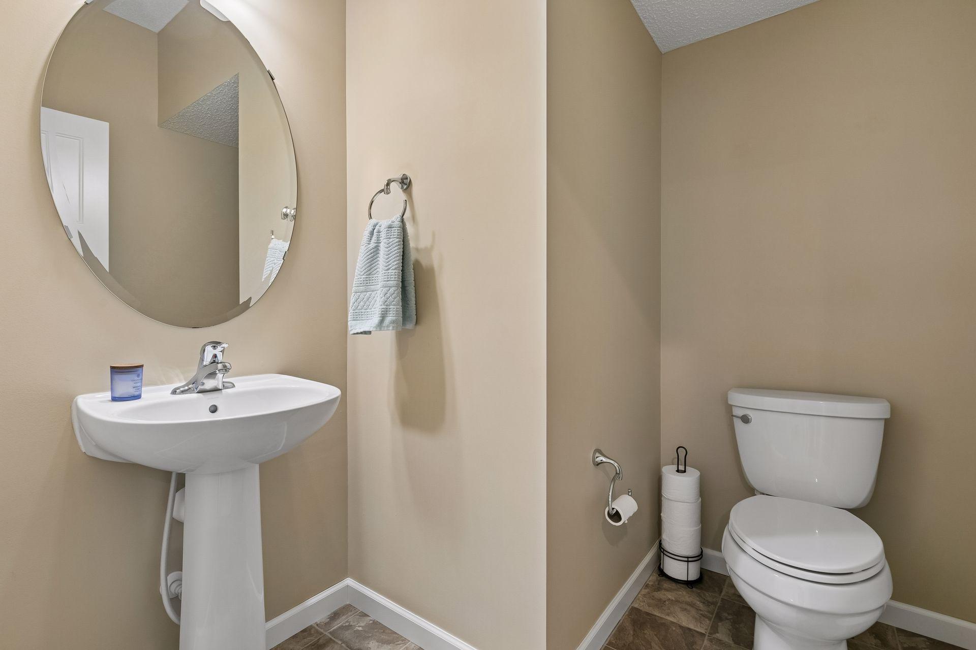 1:2 bath on Main.jpg